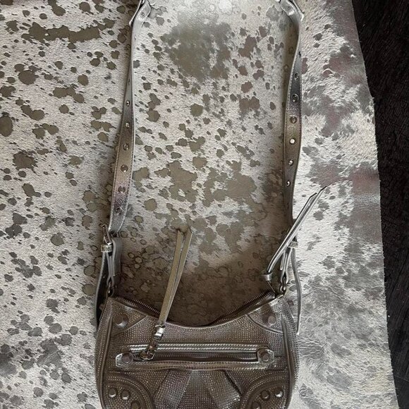 ⚡ Silver Steve Madden Shoulder Bag – Y2K Baddie Energy ⚡ - Picture 1 of 3